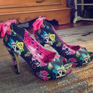 Never worn size 7